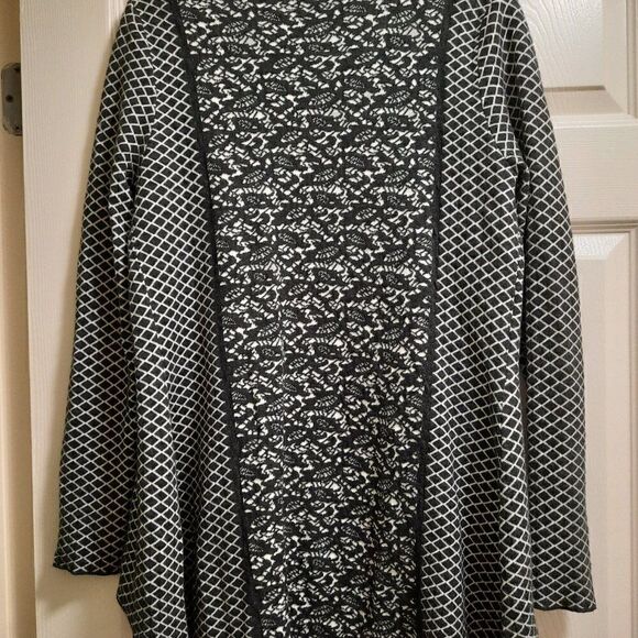 Belldinni Aztec Print Cardigan Sweater Women's Size L - Picture 6 of 6